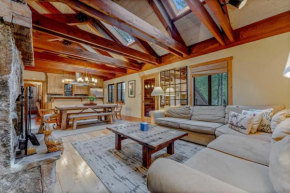 Alpine Meadows Retreat 3 Min to Base with Hot Tub